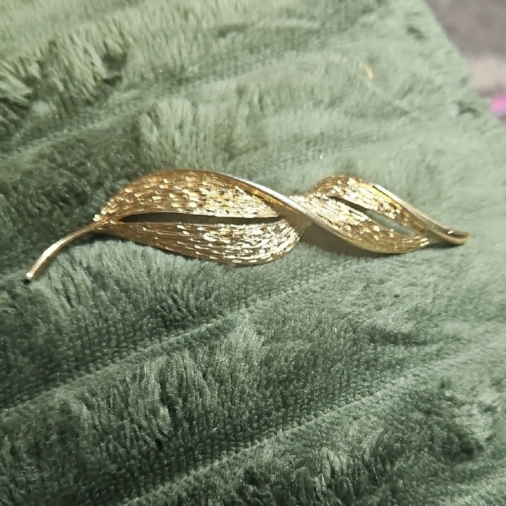 Monet Gold-Tone Leaf Motif Brooch